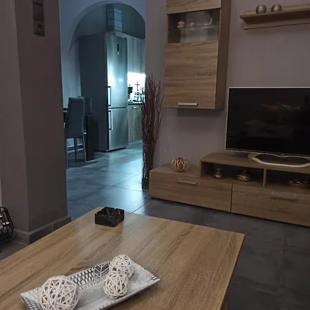 公寓 Felou's House 2 埃尔莫波利斯